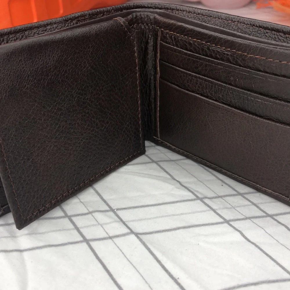 NWOT Artesanos en piel wallet
